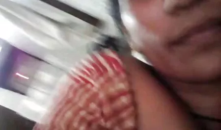 Con có đôi môi phim sec cua nhat đẹp như thể họ là sắc đối với một dương vật,