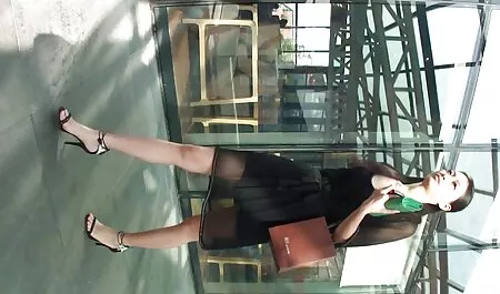 Dễ thương Emma phim sec nhat ban hay nhat nói chuyện với chồng mình trên điện thoại và thổi