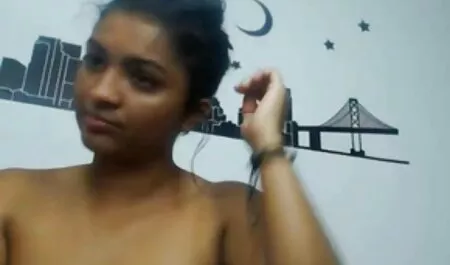 Một người đàn ông, một cô gái tóc vàng, phòng ngủ và đổ chết sec gai nhat ban trong miệng