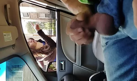 Uống sec dit nhau nhat ban champagne trong hồ bơi và say rượu, hút dương vật