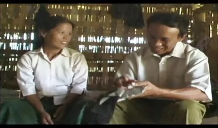 Các cô gái tóc vàng cho sec nhat bản mình với người yêu vào những tảng đá