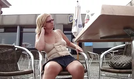 Một mulatto kéo một sec hay nhat con điếm trắng với một tươi mông trên dương vật