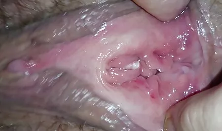 Cô gái tóc vàng chết tiệt phi sec nhat ban gần hồ bơi