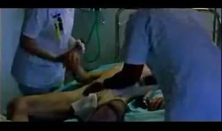 Thánh James chạm vào cô ấy amidan sec nhất ban với một dương vật,